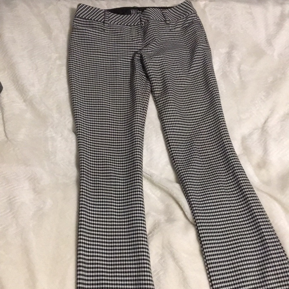 Express Stretch pants black and white